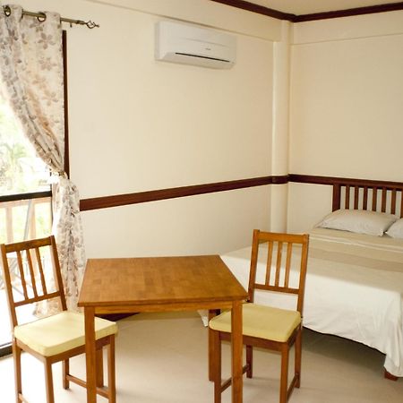 Punta House Hotel Lapu-Lapu City Buitenkant foto